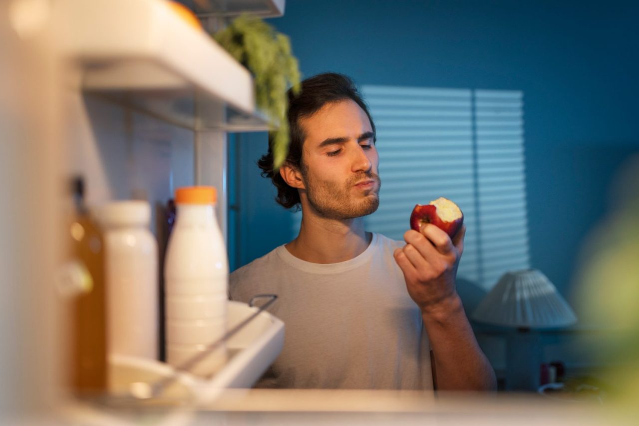 Lire la suite à propos de l’article Peut-on manger des pommes le soir sans gêner son sommeil ?